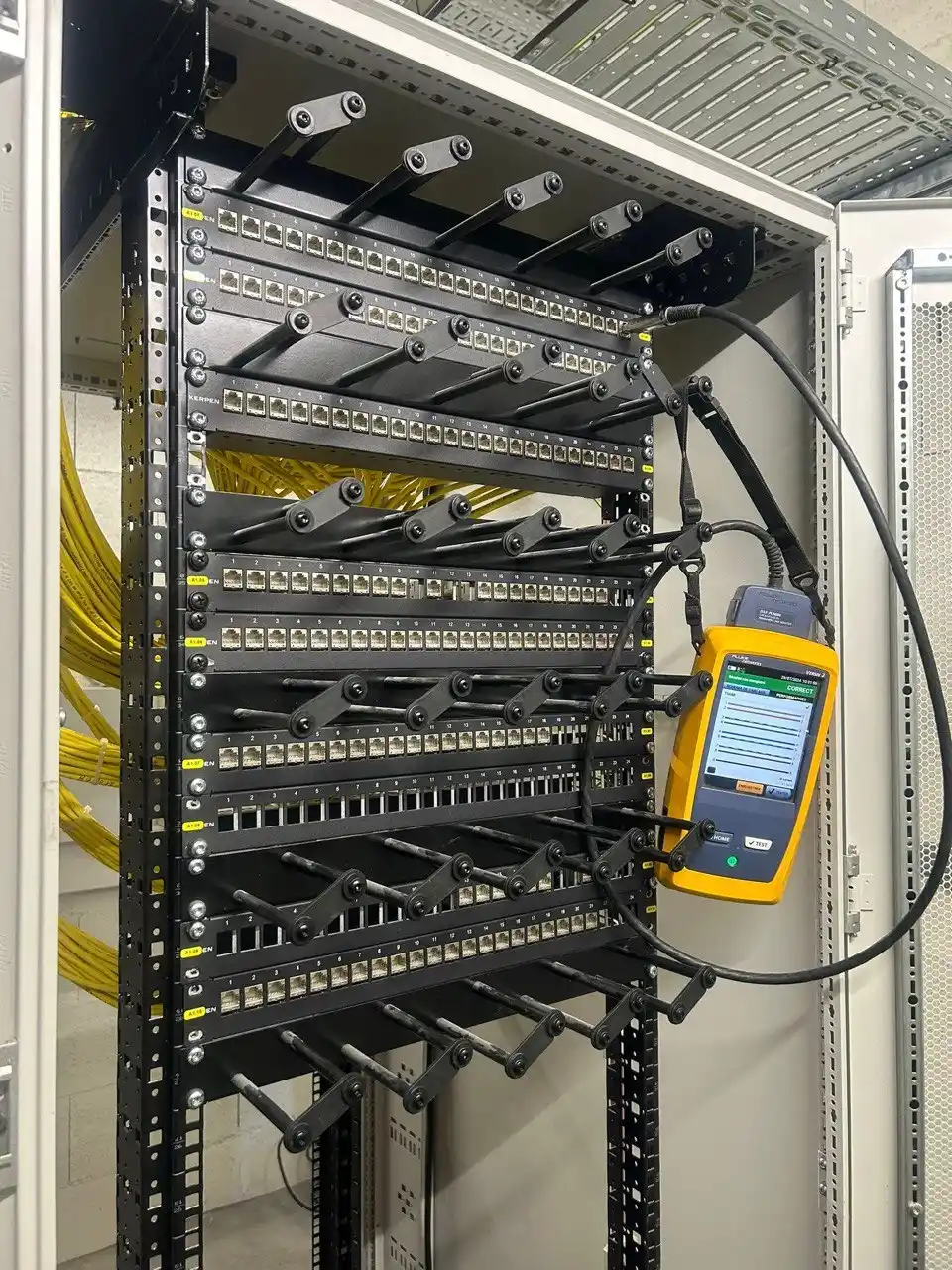 Rack de brassage 48 ports et test câblage